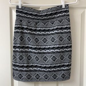 🌷3 for$20🌷Candy Couture, US S, Black & White Tribal Print Bodycon Mini Skirt